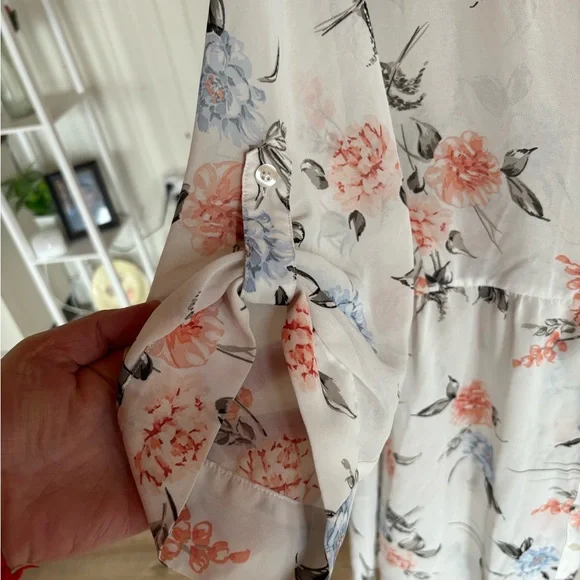 3X Shear torrid Floral Button-Front Blouse - Picture 5 of 5